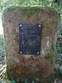 alter_juedischer_friedhof_gedenkstein.jpg